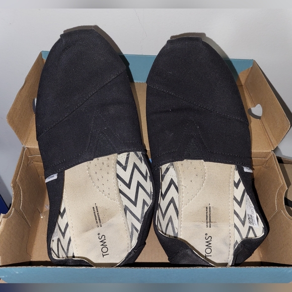 Tom's Shoes - Picture 4 of 6